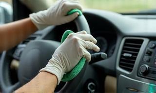 Nettoyage intérieur cabine voiture avec désinfection écologique